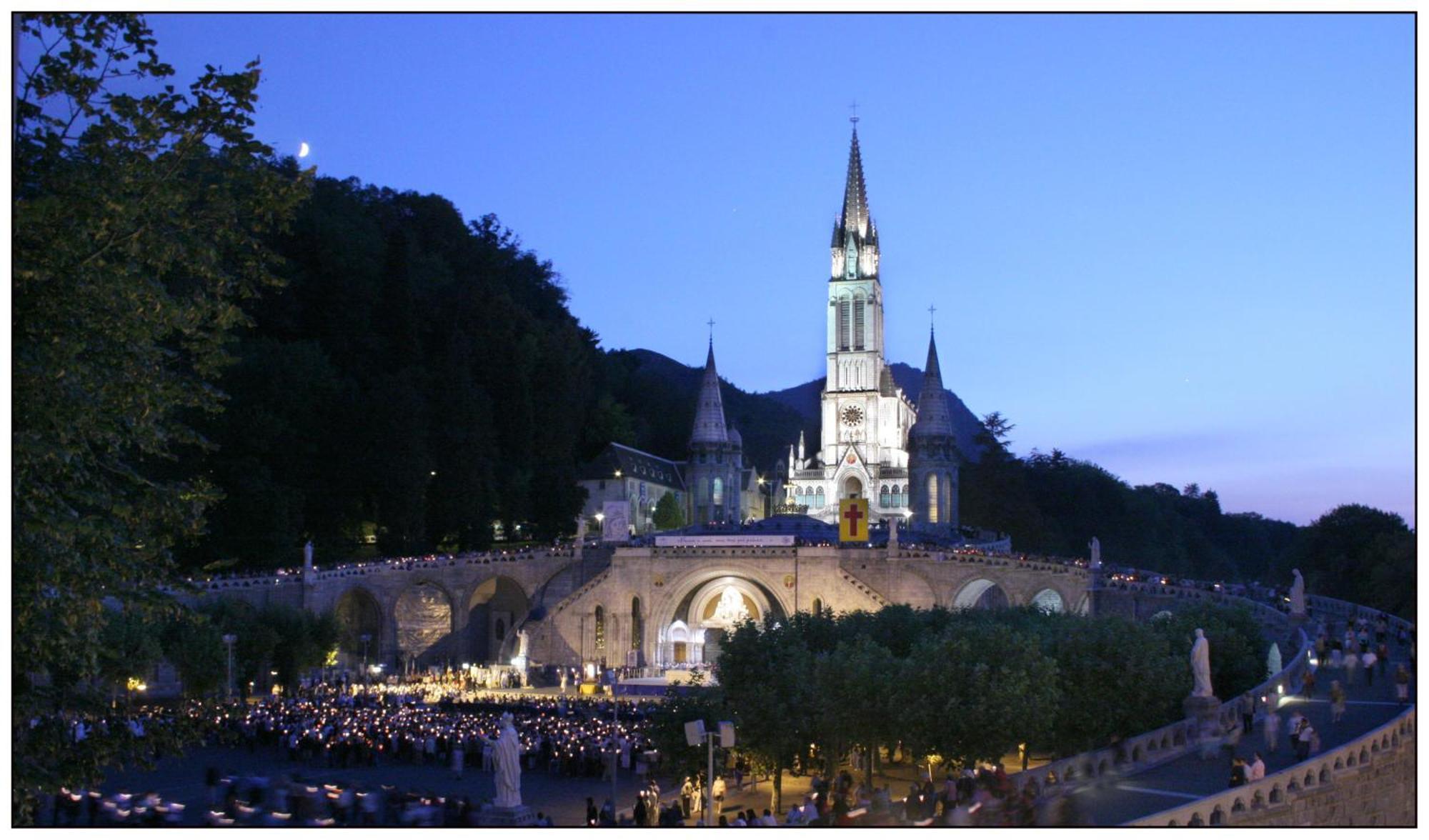 Hotel Adonis Lourdes - Notre Dame De La Sarte Exterior foto
